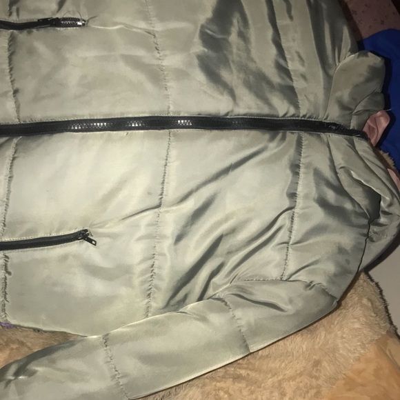 Coat 🧥 - Picture 2 of 2